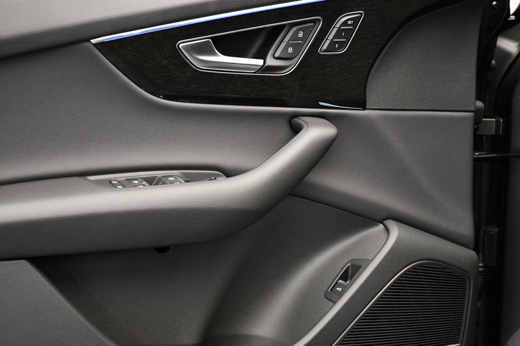 Thumbnail: 2026 Audi Q7 - 32