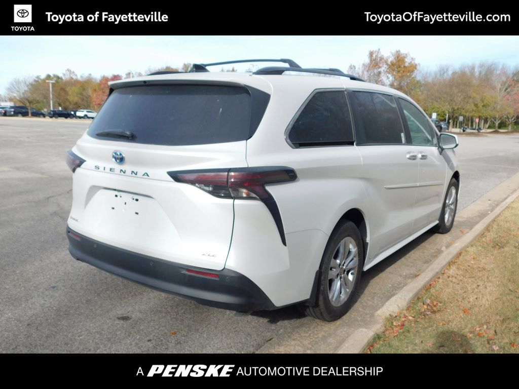 Thumbnail: 2025 Toyota Sienna - 11