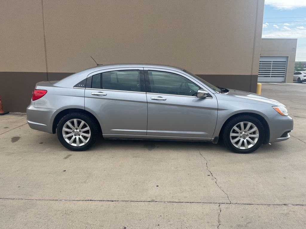 Thumbnail: 2014 Chrysler 200 - 5