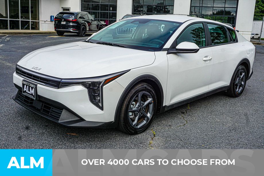 Used 2025 White Kia LXS image 2