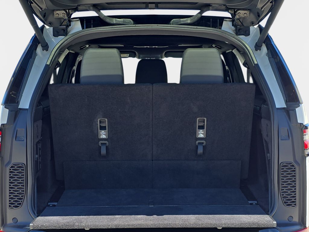 Used 2020 White Land Rover Landmark Edition image 18