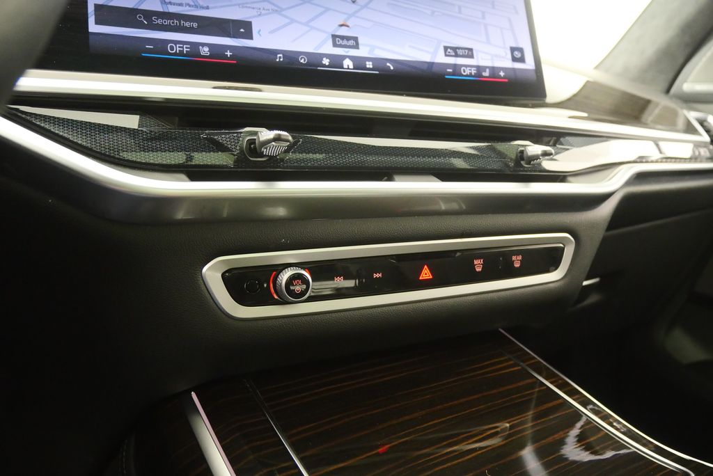 Thumbnail: 2025 BMW X7 - 25