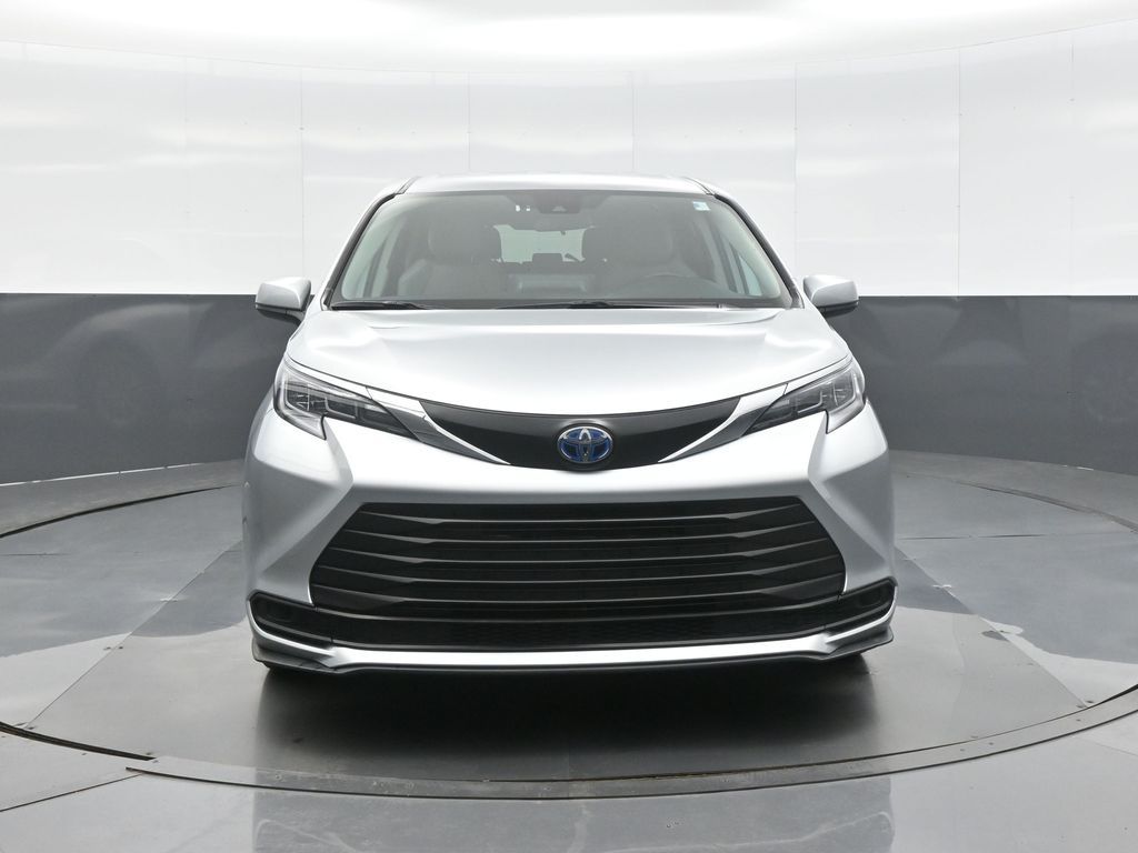 Certified 2024 Toyota Sienna LE with VIN 5TDKRKEC8RS207467 for sale in Kansas City