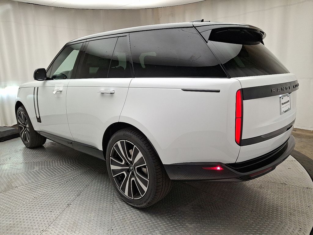 2025 Land Rover Range Rover SE 4