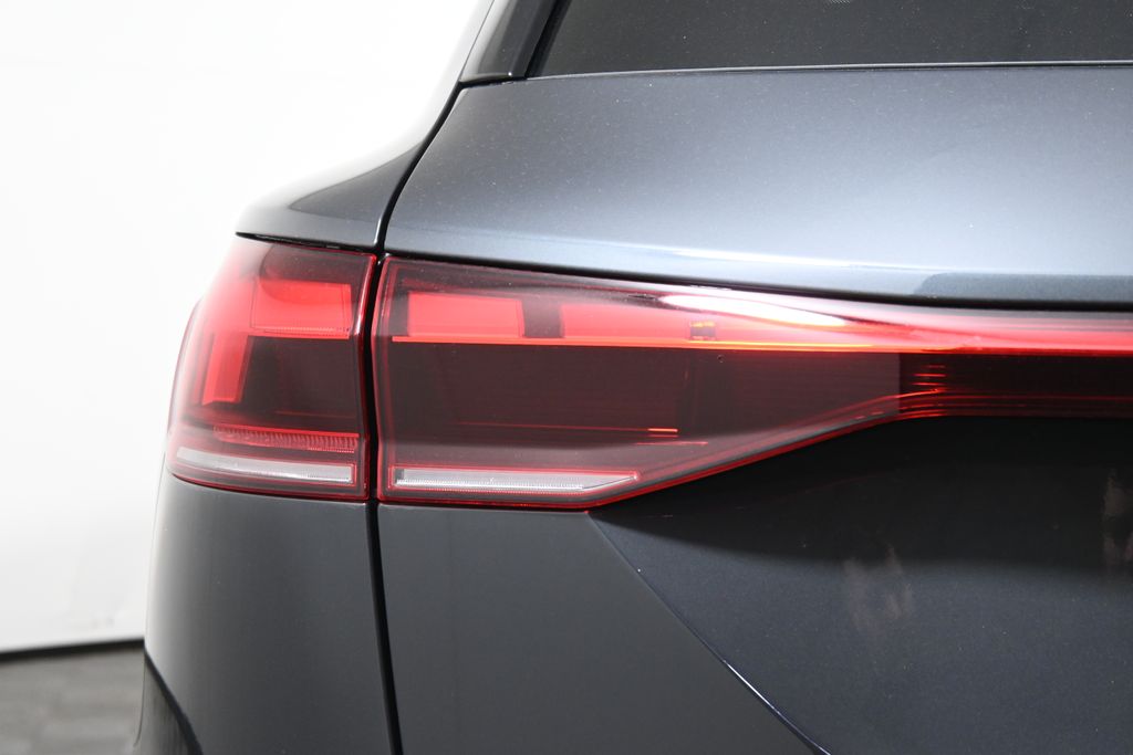 2025 Audi e-tron Premium 12