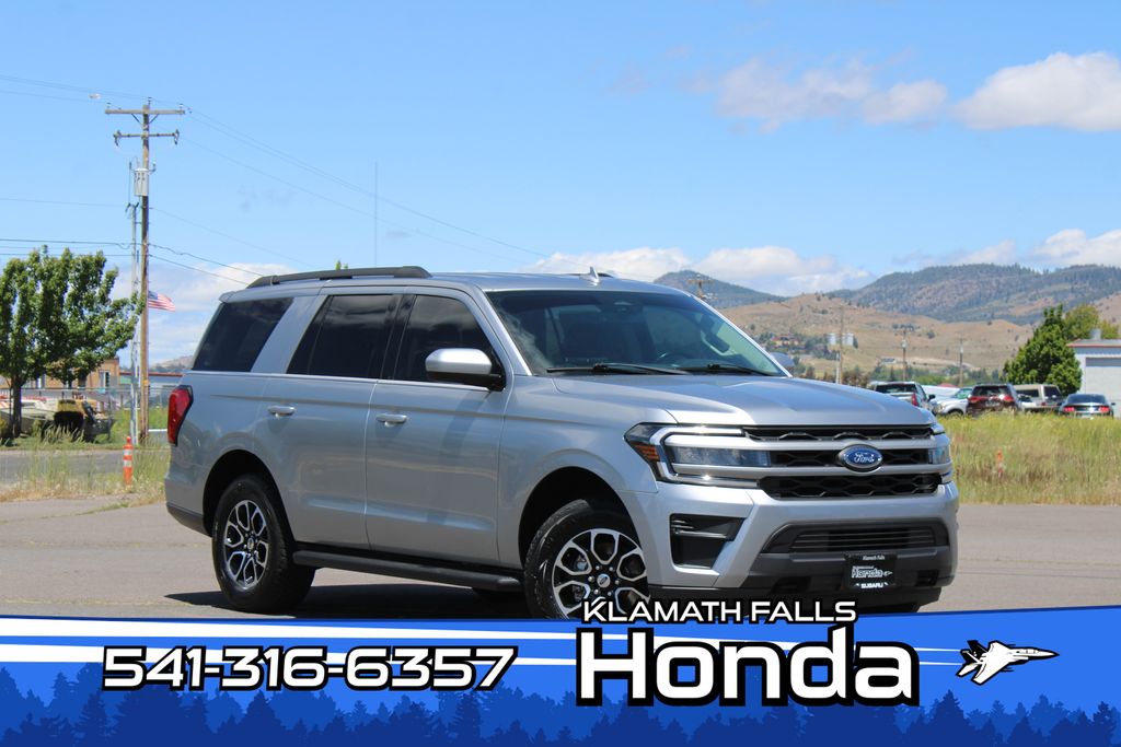 Silver Metallic 2022 Ford Expedition SUV / Crossover Four-Wheel Drive Automatic