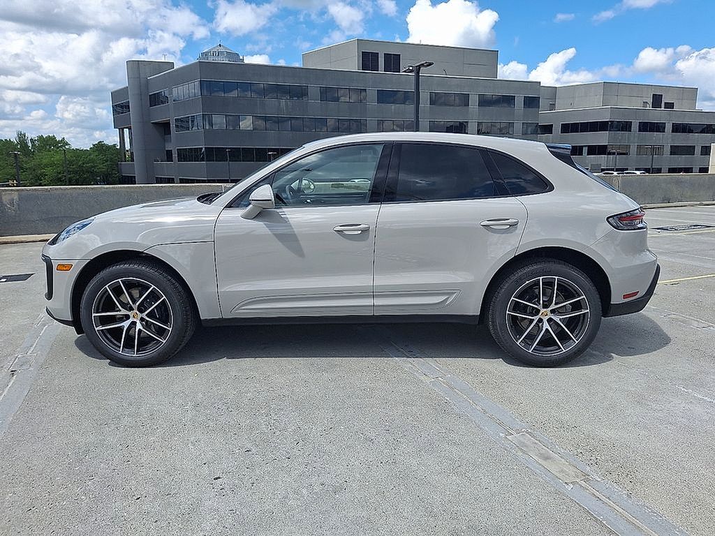 Thumbnail: 2025 Porsche Macan - 2