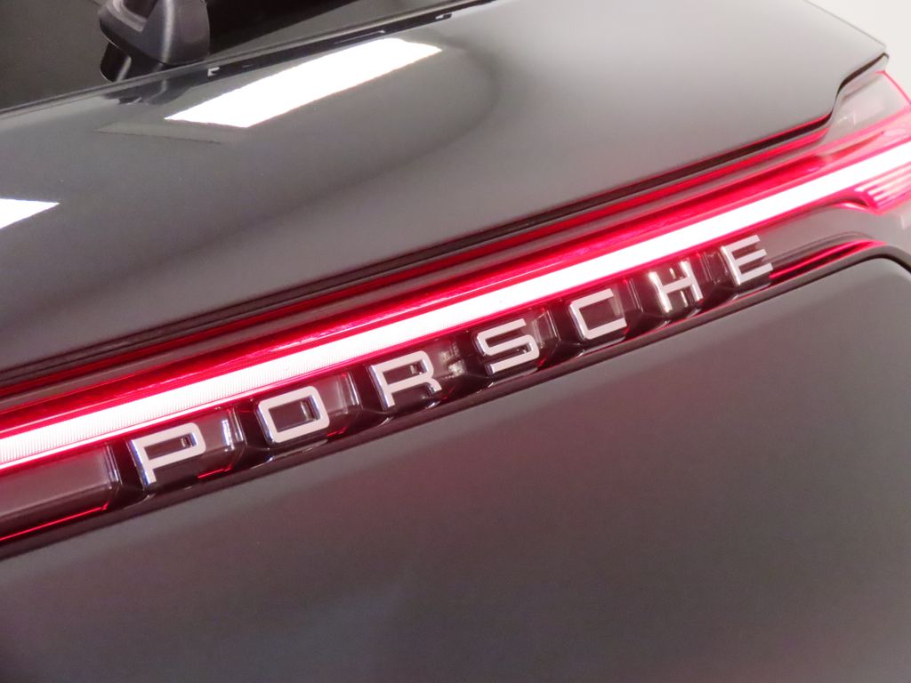 Thumbnail: 2025 Porsche Macan - 12