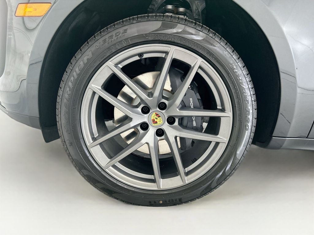 Thumbnail: 2026 Porsche Macan - 30