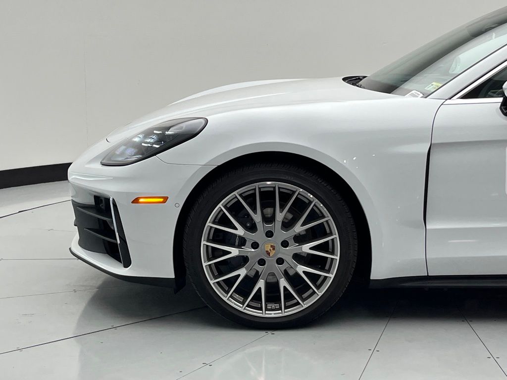 2024 Porsche Panamera 4 31