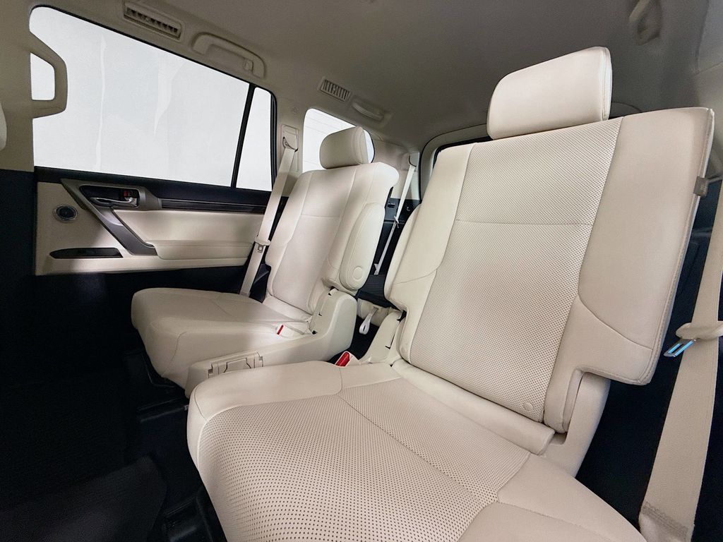 Thumbnail: 2022 Lexus GX - 25