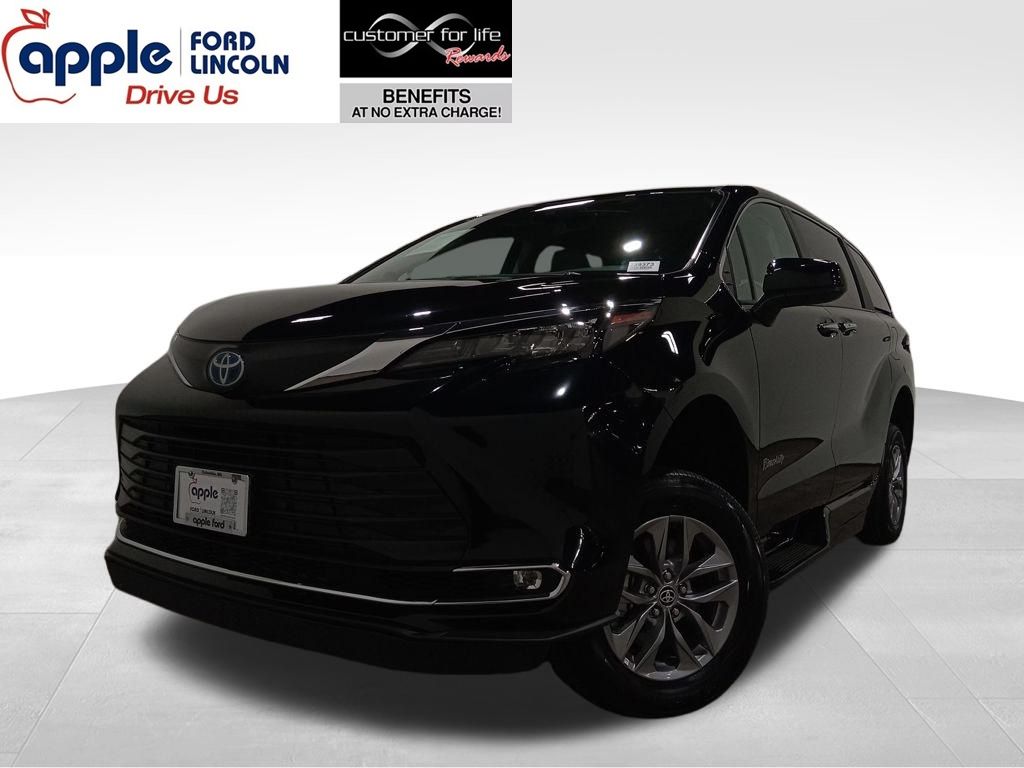 2024 Toyota Sienna XLE — Black