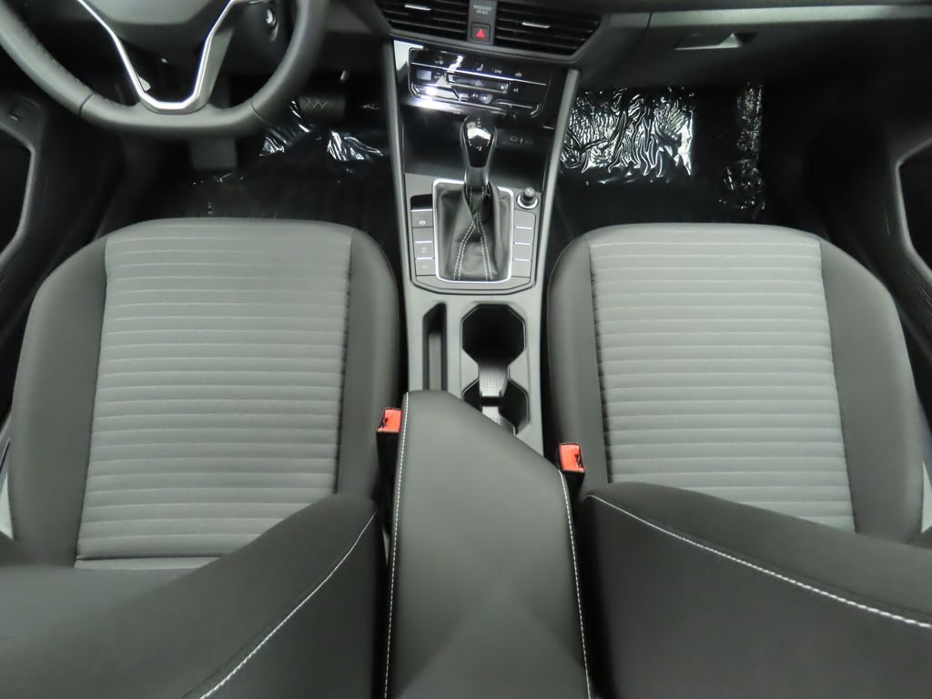 Thumbnail: 2025 Volkswagen Jetta - 16