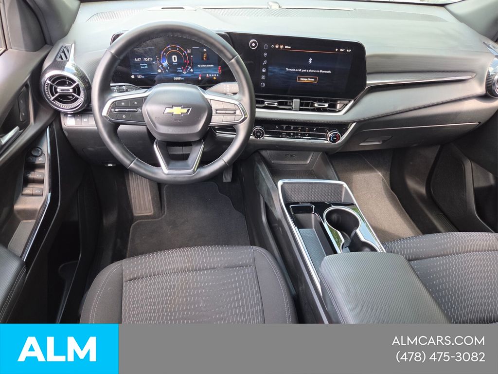 Used 2025 White Chevrolet LT image 8
