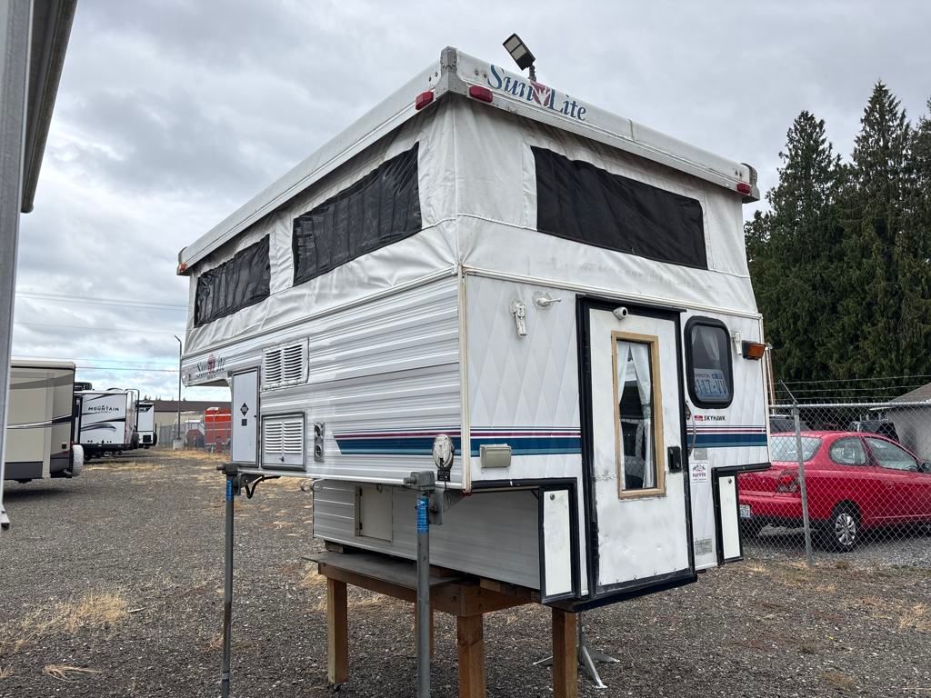 1995 SUNSET PARK SUNLITE 195 Camper Trailer