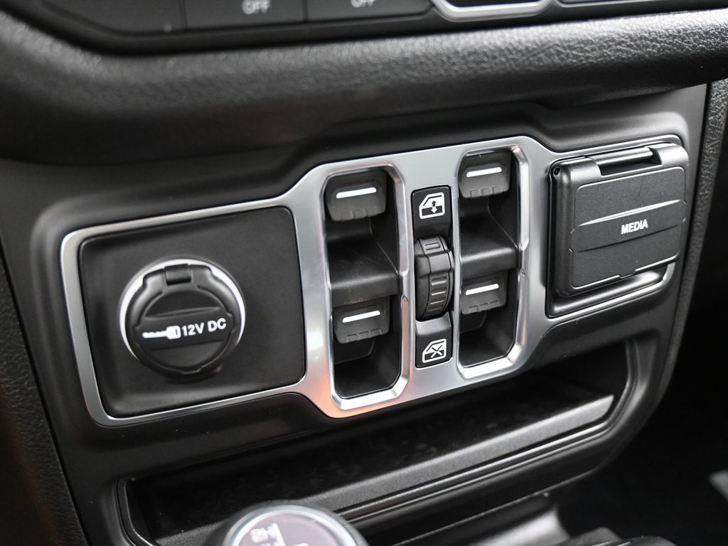 New 2026 reign Jeep Sport image 20