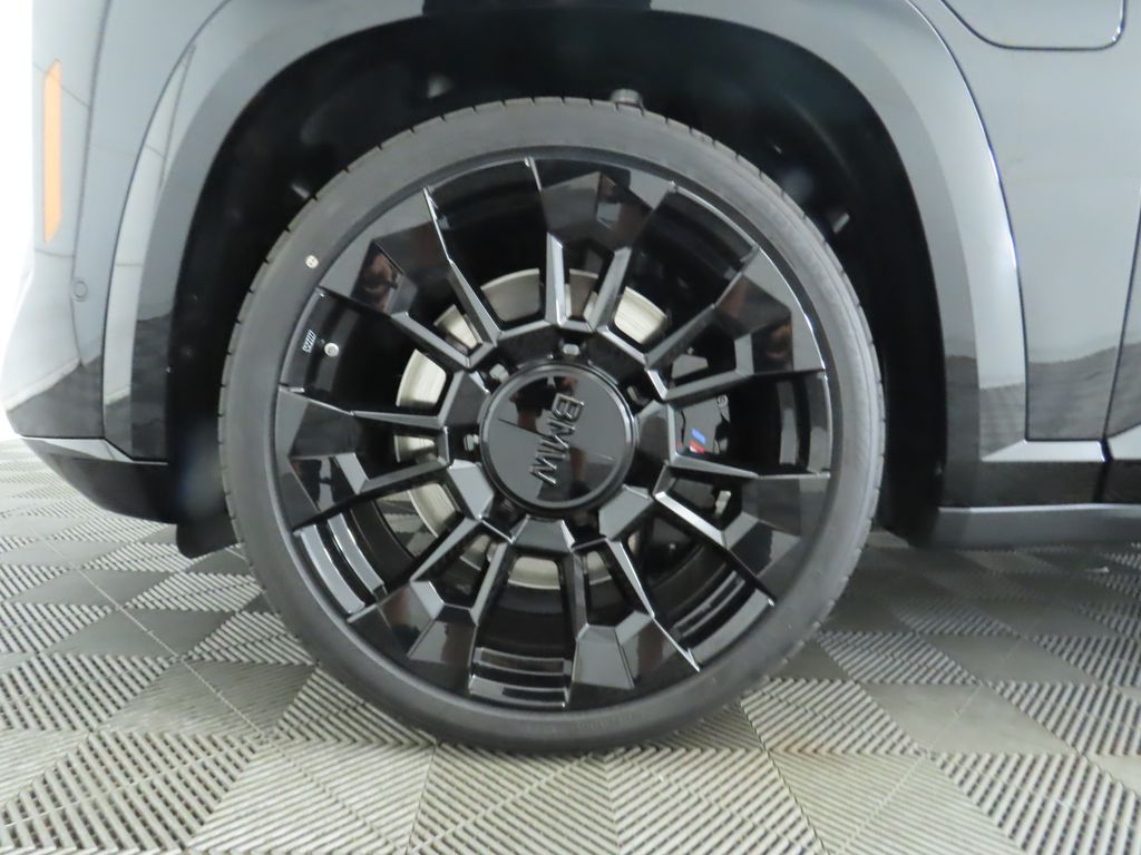 2025 BMW XM  30