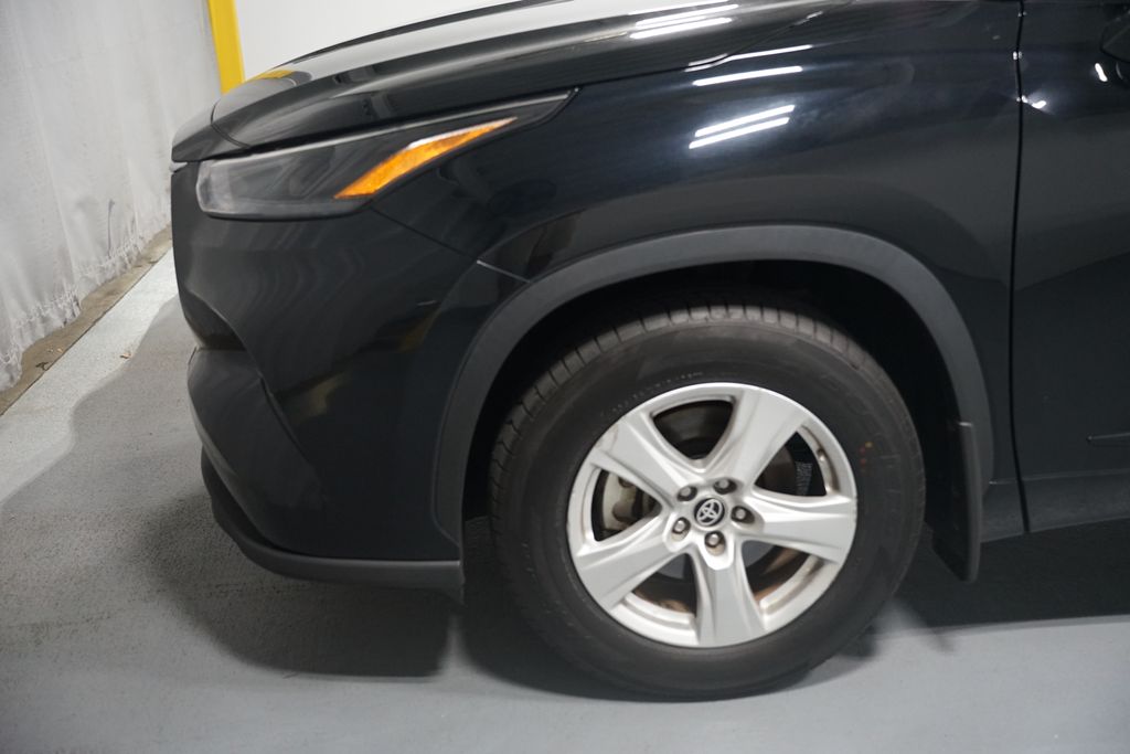 Thumbnail: 2023 Toyota Highlander - 5