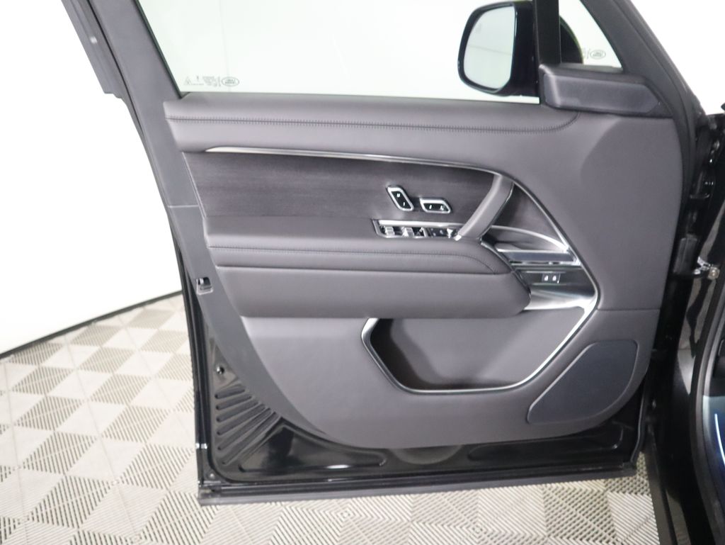 Thumbnail: 2025 Land Rover Range Rover - 26