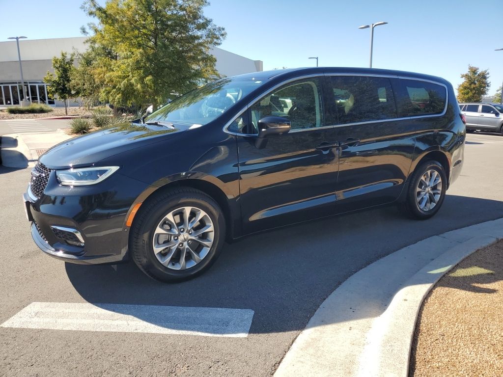 Used Car 2023 Chrysler Pacifica  Touring L For Sale Under $40,000 In Austin, Texas