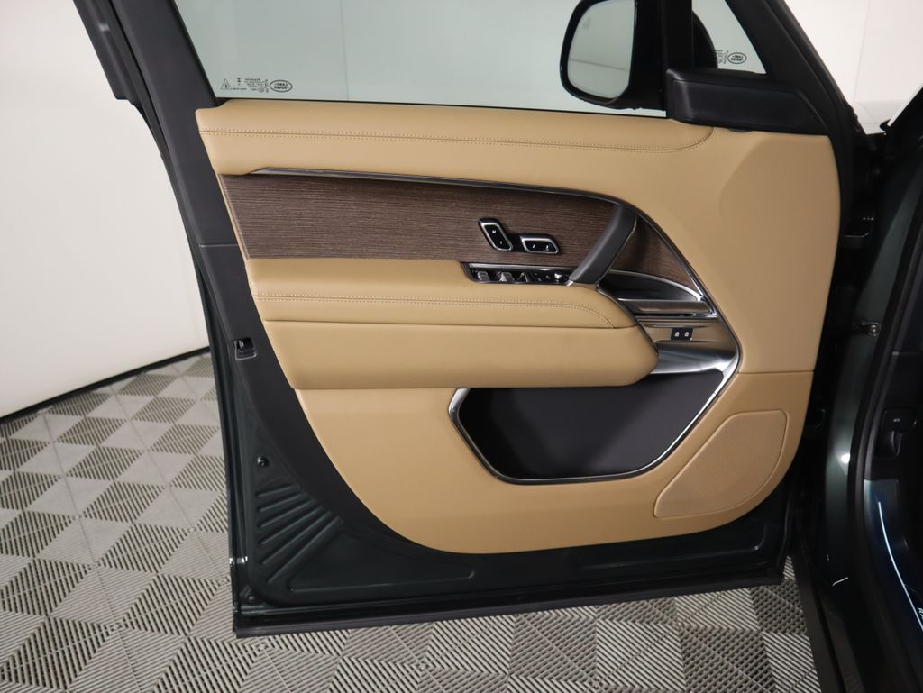 Thumbnail: 2025 Land Rover Range Rover - 25