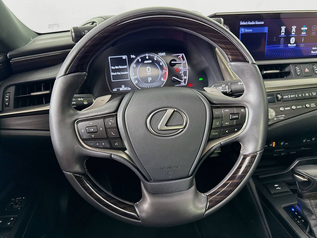 Thumbnail: 2021 Lexus ES - 11