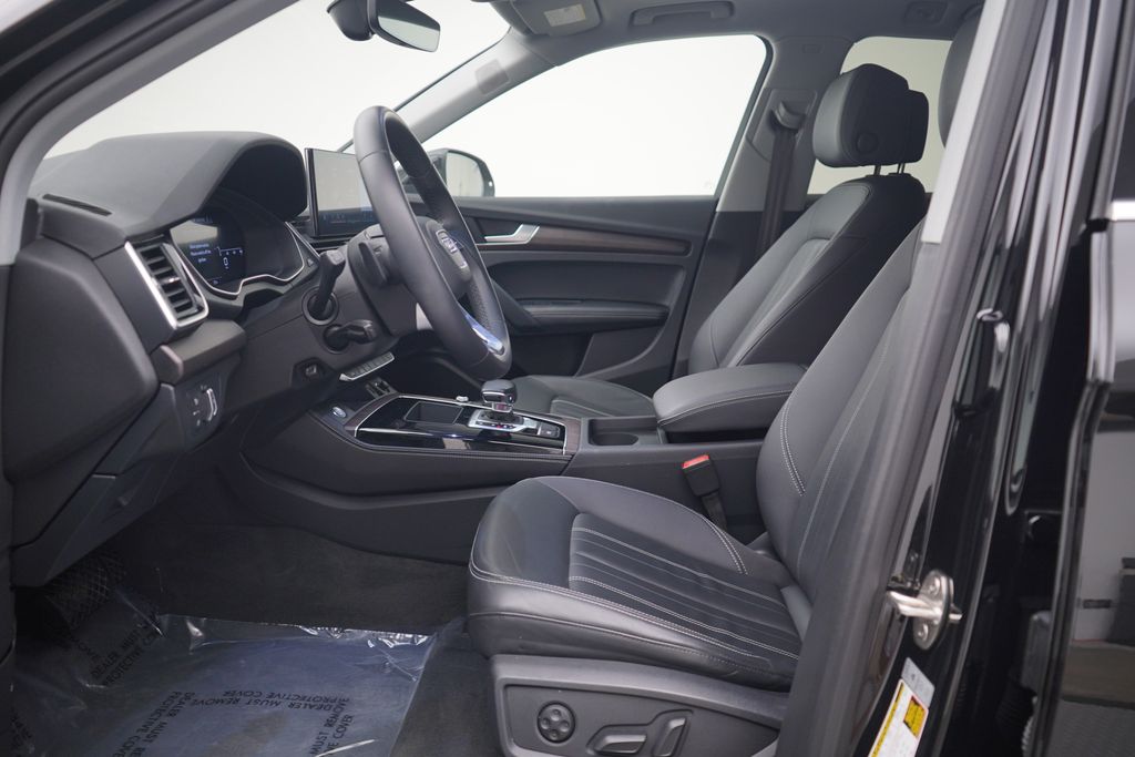 Thumbnail: 2023 Audi Q5 - 6