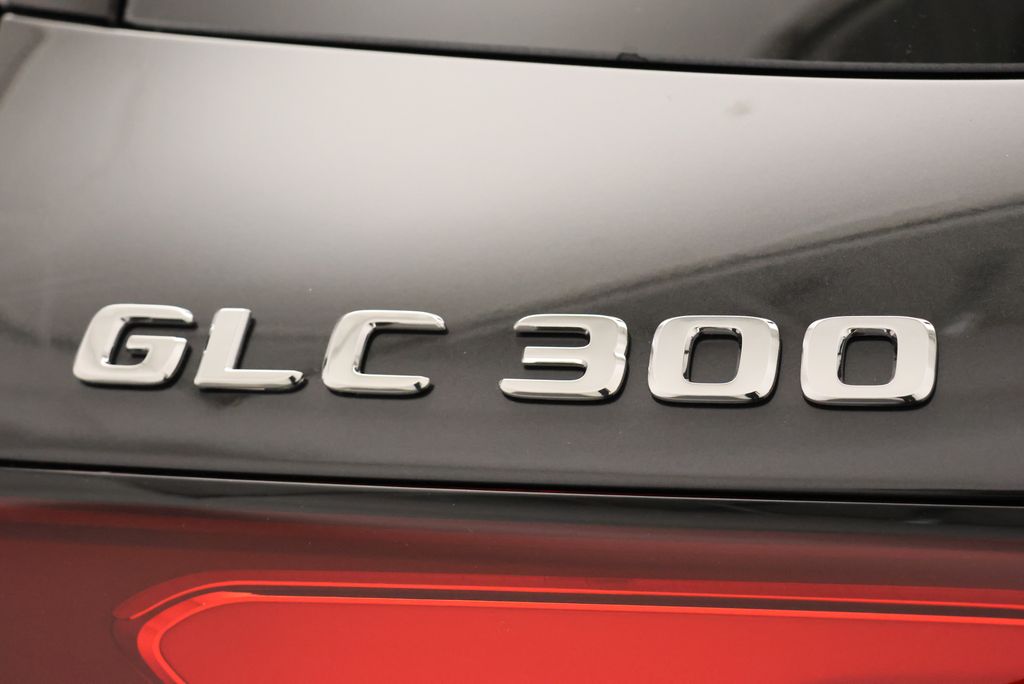 Thumbnail: 2027 Mercedes-Benz GLC - 9