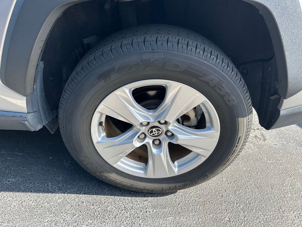 Thumbnail: 2021 Toyota RAV4 - 9