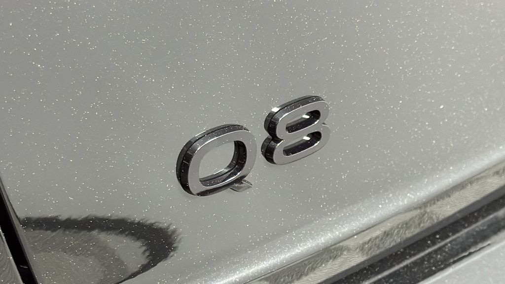 Thumbnail: 2025 Audi Q8 - 9