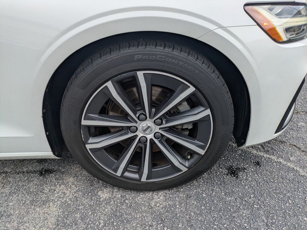 2021 Volvo S60 T5 Momentum