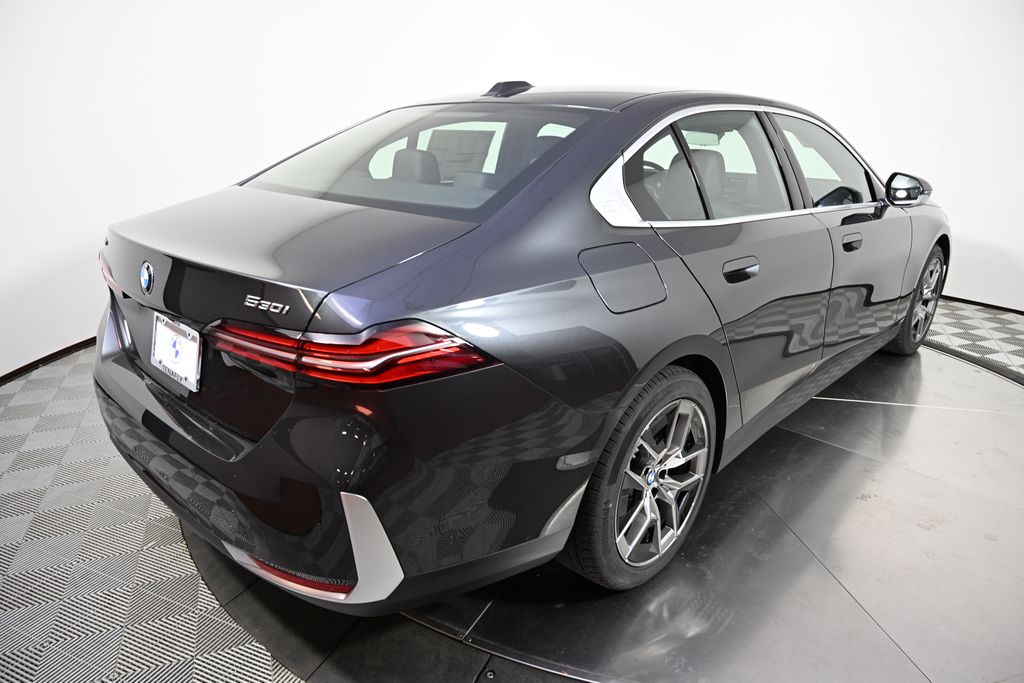Thumbnail: 2026 BMW 5 Series - 5
