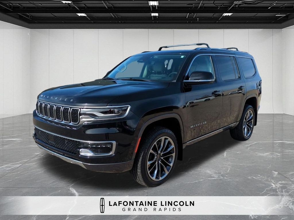 Diamond Black Crystal Pearlcoat 2022 Jeep Wagoneer Series III 4WD SUV / Crossover Four-Wheel Drive 8-Speed Automatic