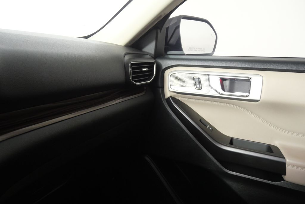 2020 Ford Explorer Limited 32