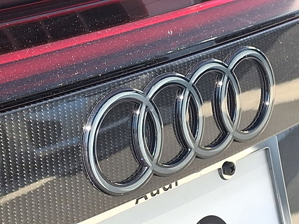 Thumbnail: 2026 Audi Q8 - 18