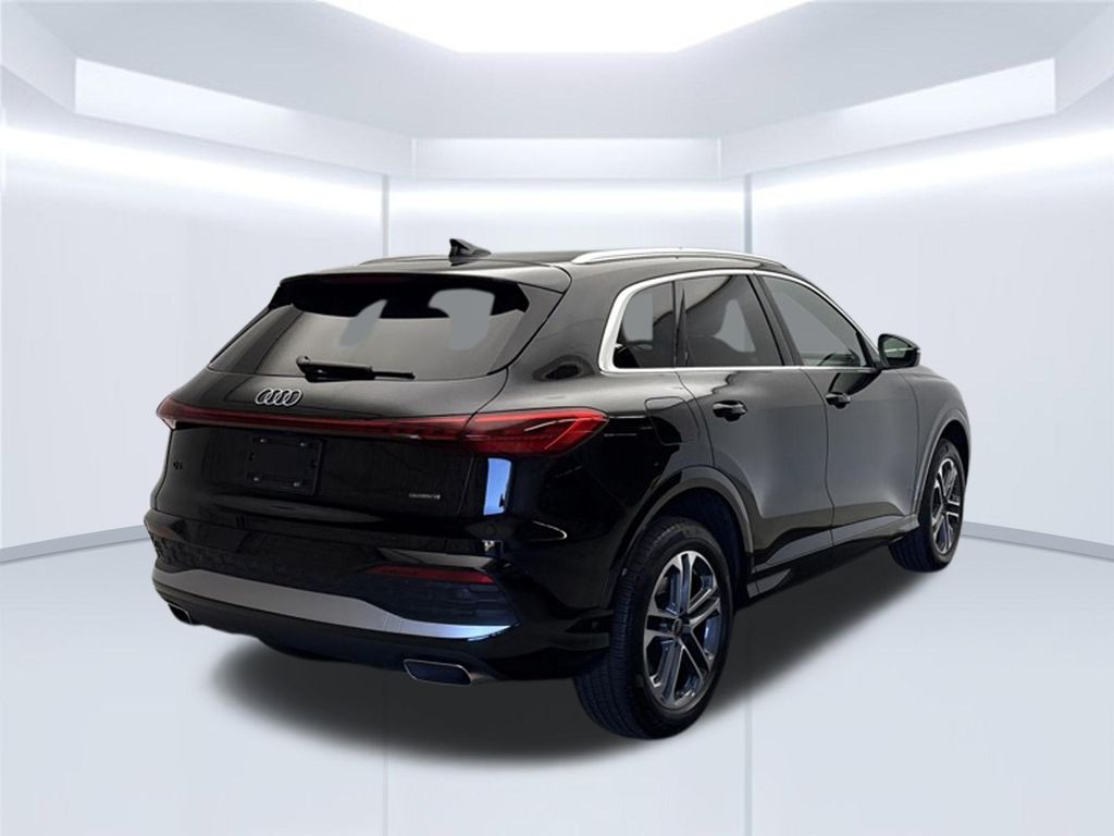 Thumbnail: 2025 Audi Q5 - 8