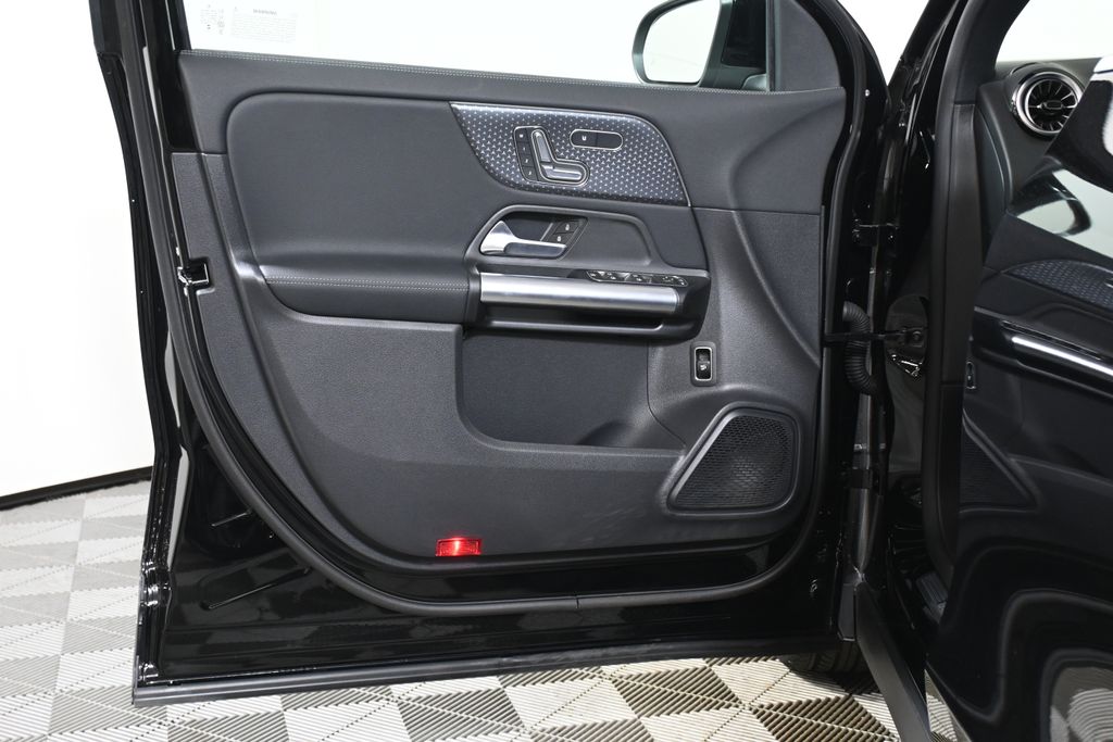 Thumbnail: 2025 Mercedes-Benz GLA - 29