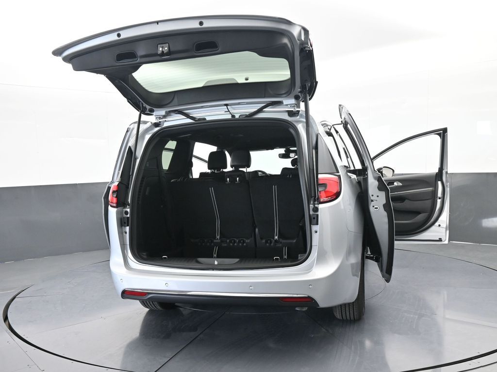 New 2026 Silver Mist Clearcoat Chrysler Select image 72