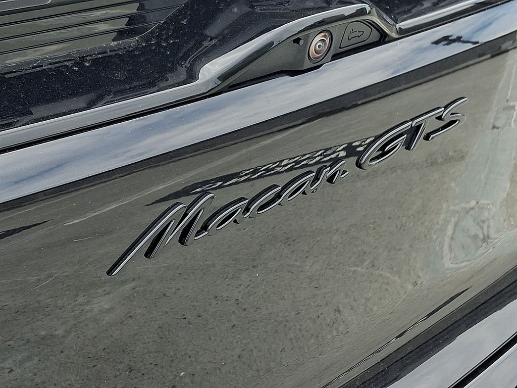 Thumbnail: 2026 Porsche Macan - 29