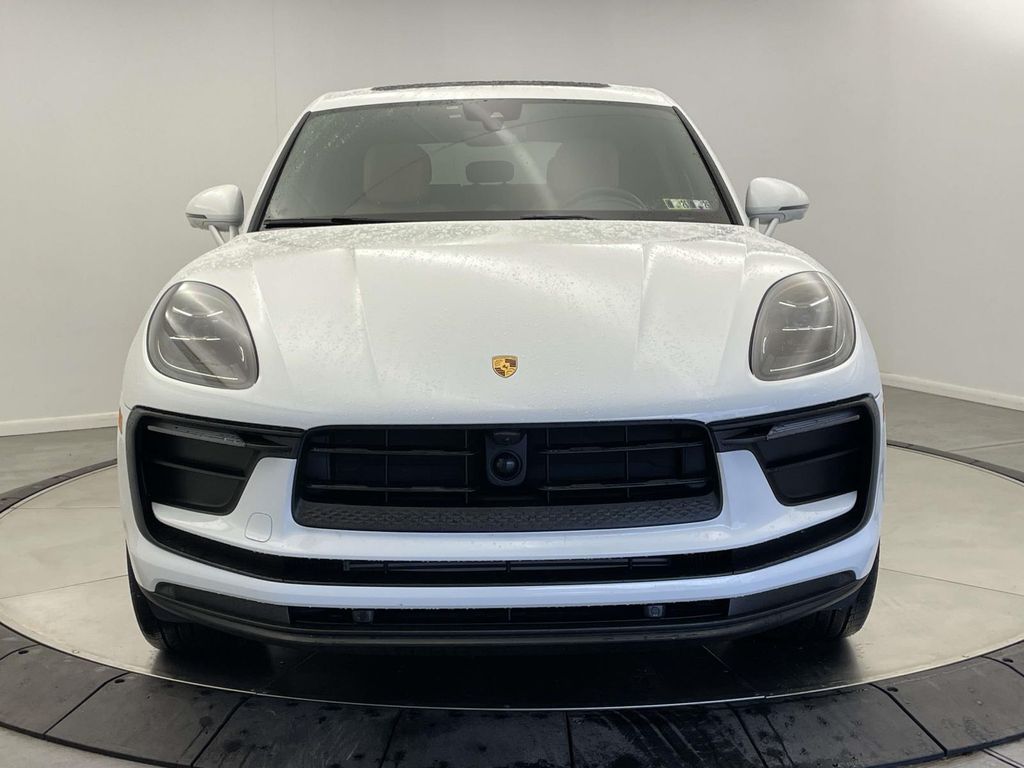 2025 Porsche Macan - 9