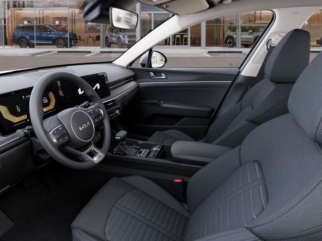 New 2025 Snow White Pearl Kia LXS image 17