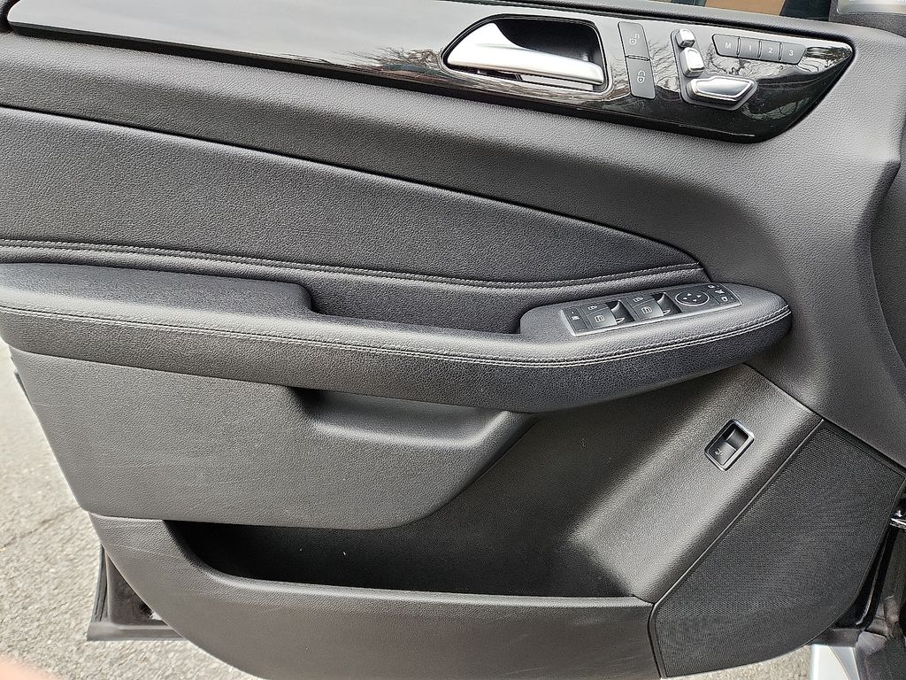 Thumbnail: 2018 Mercedes-Benz GLE - 12