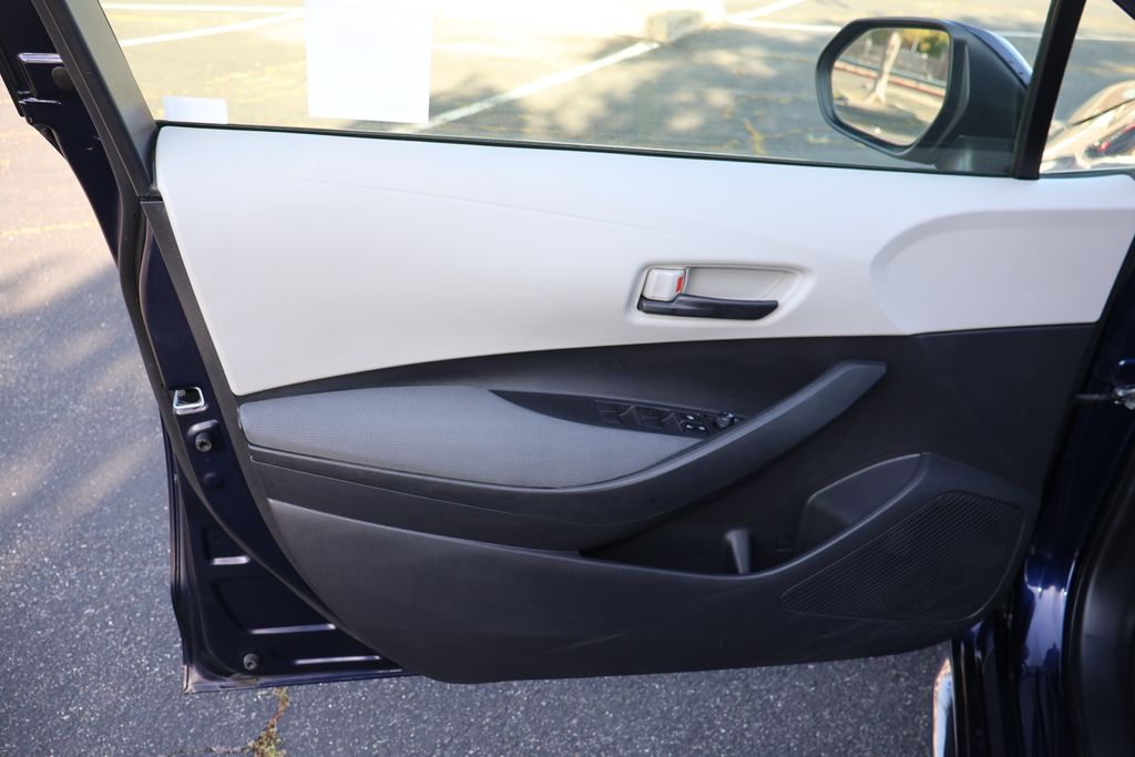 2022 Toyota Corolla LE 23