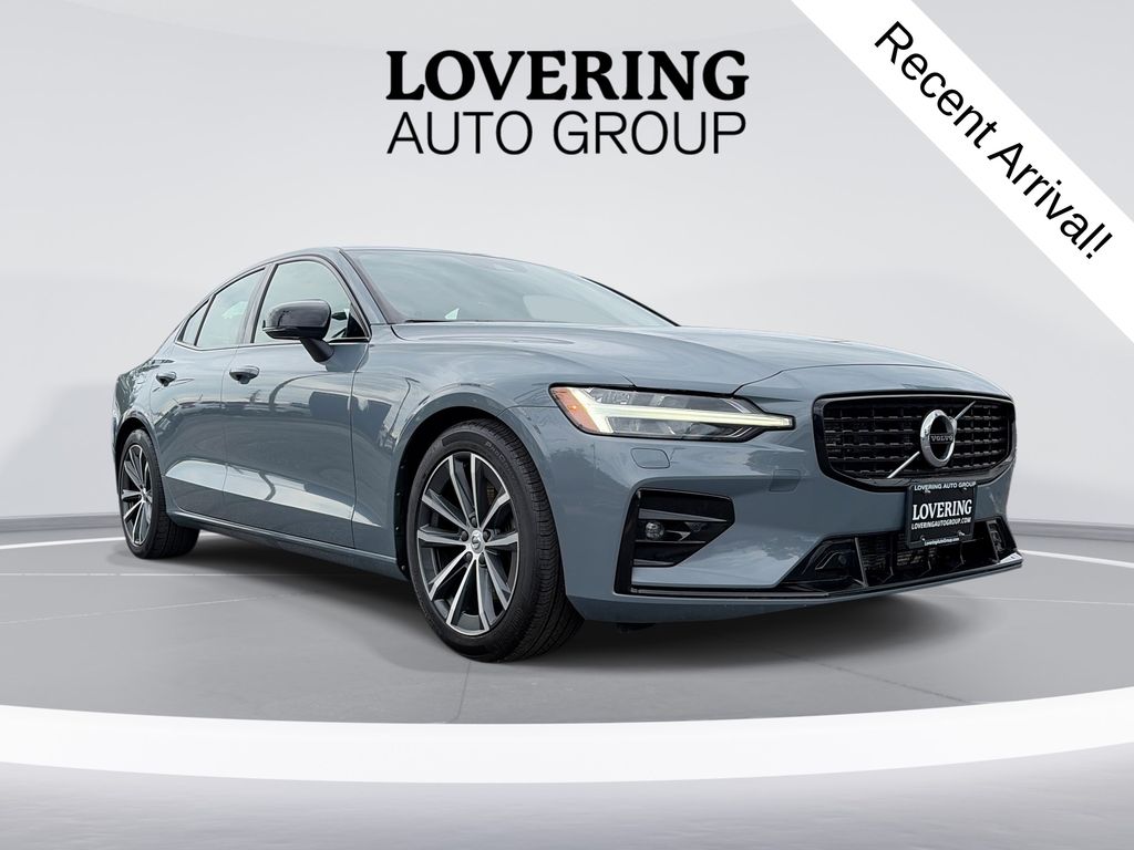 Thunder Gray Metallic 2022 Volvo S60 Sedan All-Wheel Drive Automatic