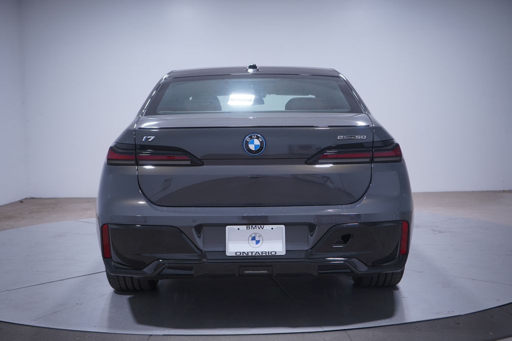 Thumbnail: 2026 BMW i7 - 5