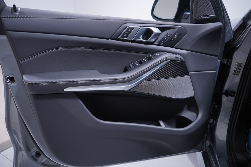 Thumbnail: 2026 BMW X5 - 10