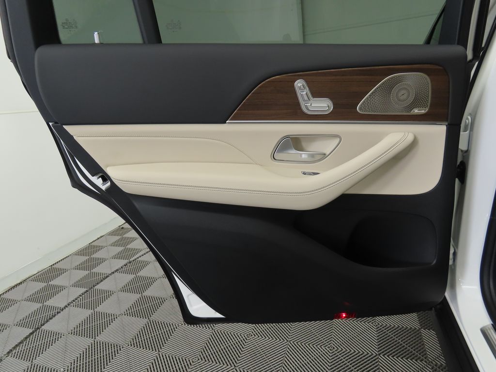 2025 Mercedes-Benz GLS 450 4MATIC 27