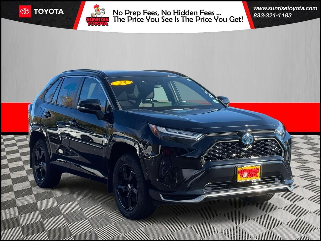 2023 Toyota RAV4 SE's photo