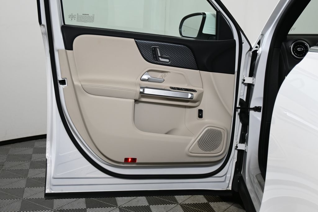 Thumbnail: 2025 Mercedes-Benz GLB - 28