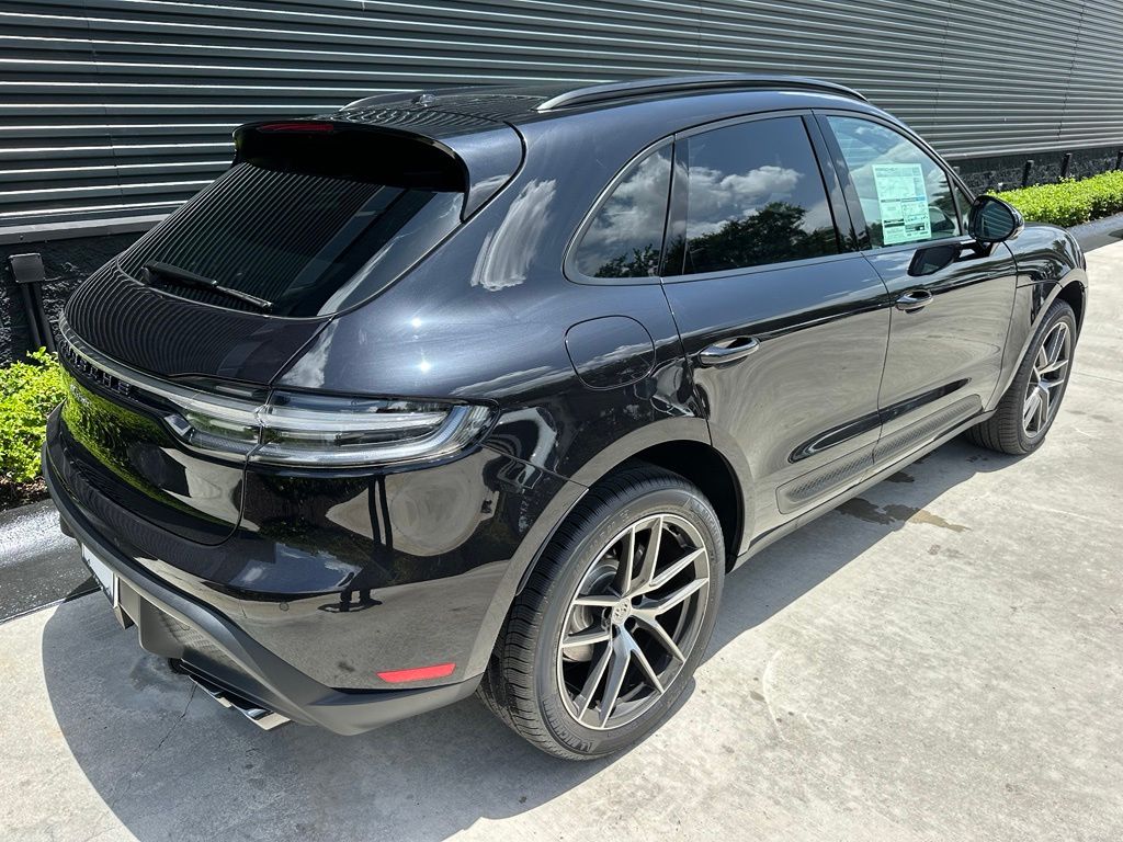 Thumbnail: 2026 Porsche Macan - 10